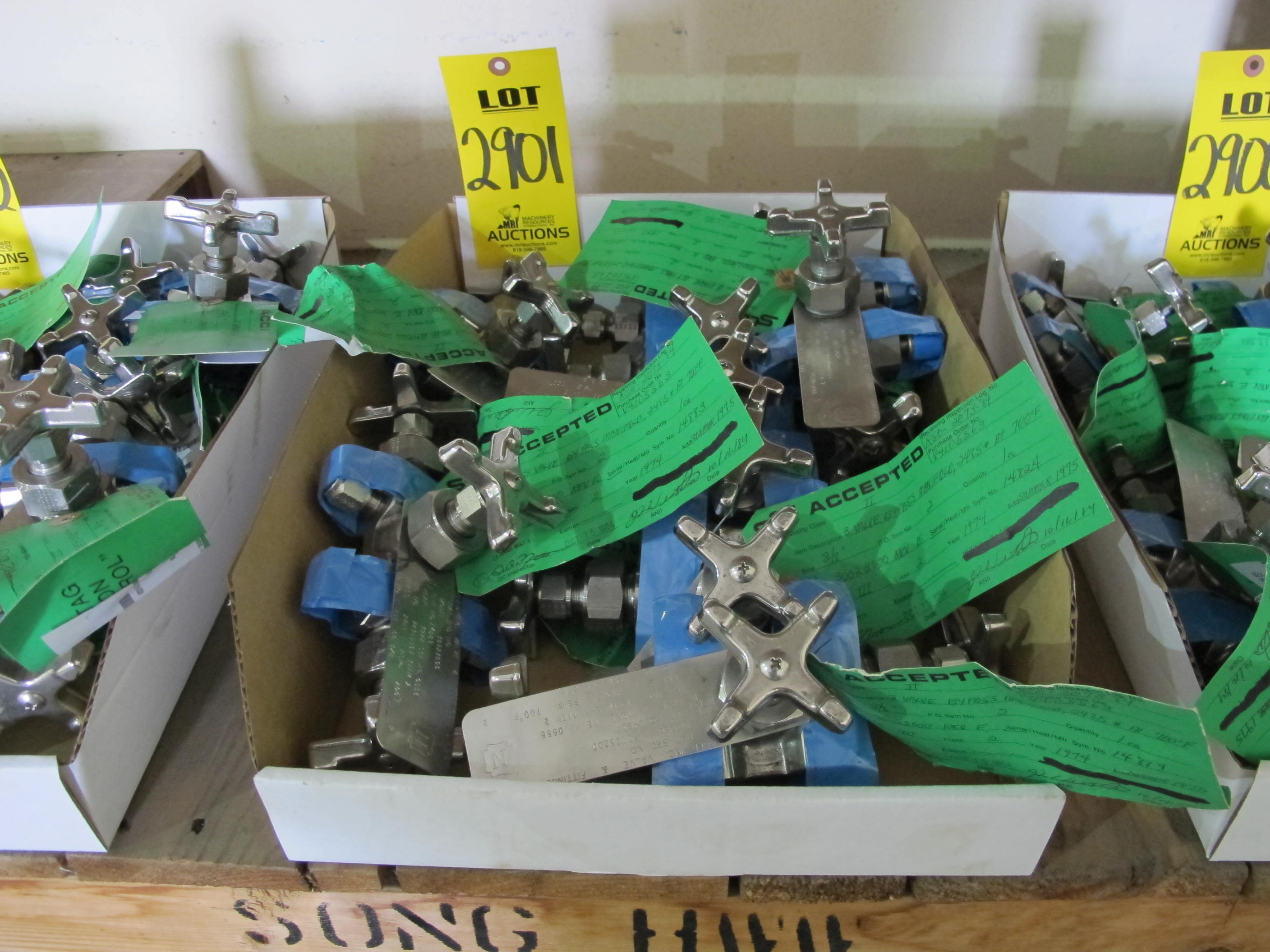 LOT (9) VALVES, MANIFOLD TYPE, 3/8" SIZE, 2485 LB/700 DEGREE F RATING, 316 SS MATERIAL, COMPRESSION CONNECTIONS, A182 SPECIFICATION, 4-WAY STYLE, HANDWHEEL OPERATOR. MARK 856. PART # 30023000 (W-51) LOADING & HANDLING FEE $5-